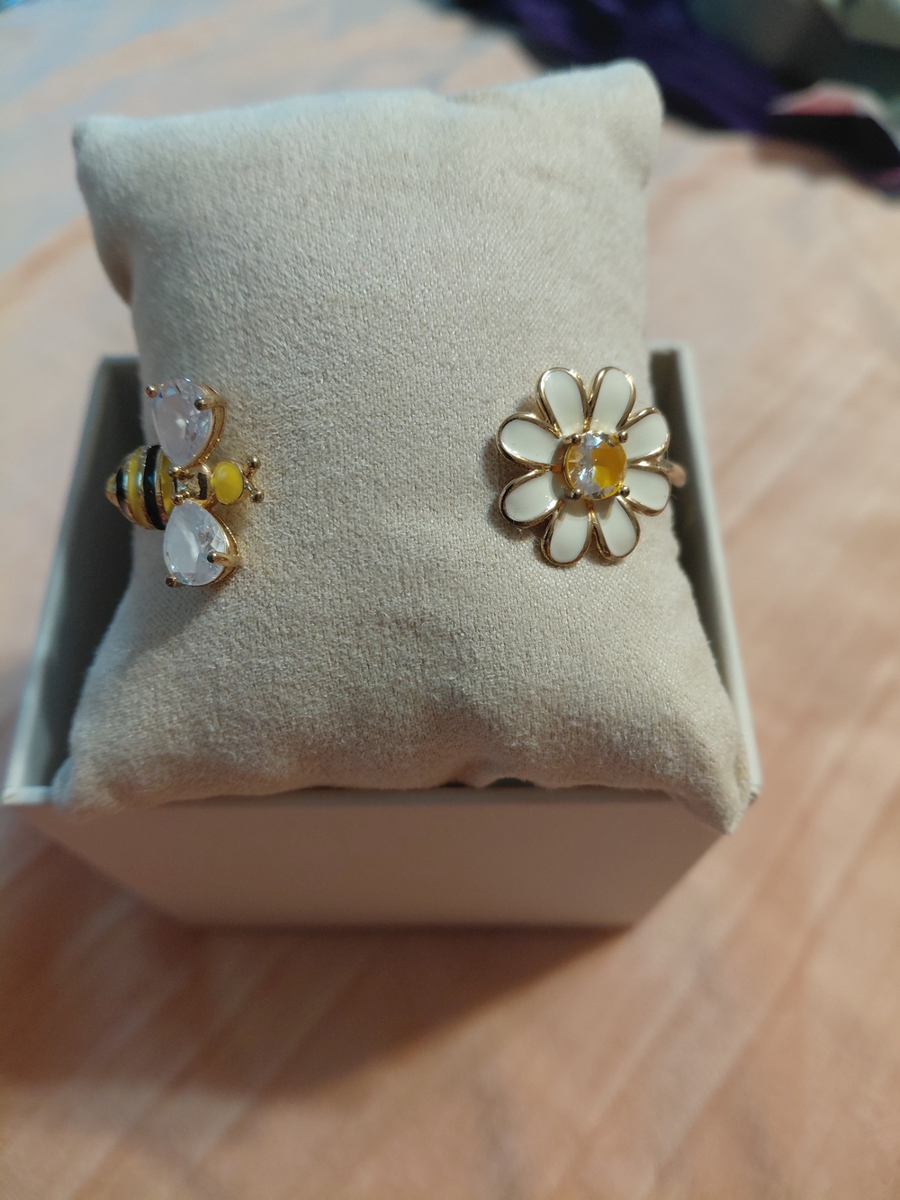 Betsey Johnson White Daisy and Yellow Bee Bracelet Set